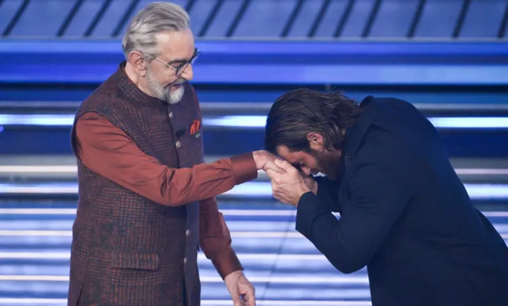 Takimi historik i dy “Sandokanëve” në Sanremo, Kabir Bedi përgëzon Can Yaman: Je një pasardhës i denjë