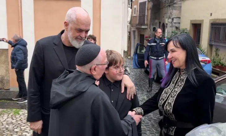 Takimi historik me Papën, Rama ndan çaste të veçanta nga vizita e tij në Vatikan