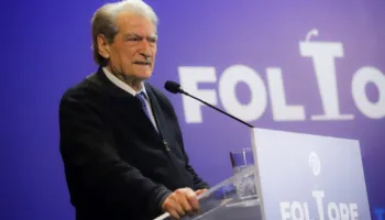 “Tani kemi një mision”, Berisha me demokratët e Kamzës: Daniel Shimës i dola zot, por ai ishte shërbëtori i tyre