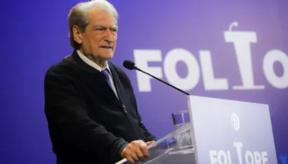 “Tani kemi një mision”, Berisha me demokratët e Kamzës, sulmon AKSHI-n: Daniel Shimës i dola zot, por ai ishte shërbëtori i tyre