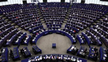 Tarifat e Trump u shpallën të jashtëligjshme nga Gjykata Supreme, Parlamentin Europian pezullon marrëveshjen tregtare me SHBA-në