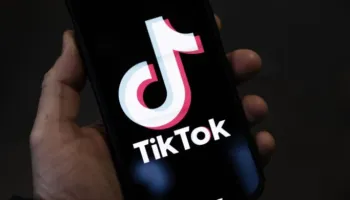 “Të bllokohet TikTok-u për fëmijët deri në 16 vjeç”, ekspertja e IT-së tregon zgjidhjen