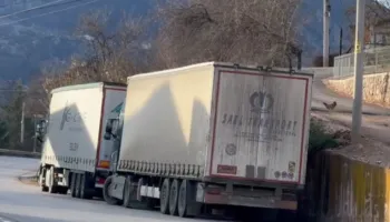 Të bllokuar prej 3 ditësh nga “paralizimi” i qarkullimit në Librazhd, kamionistët: Kemi pësuar dëm ekonomik