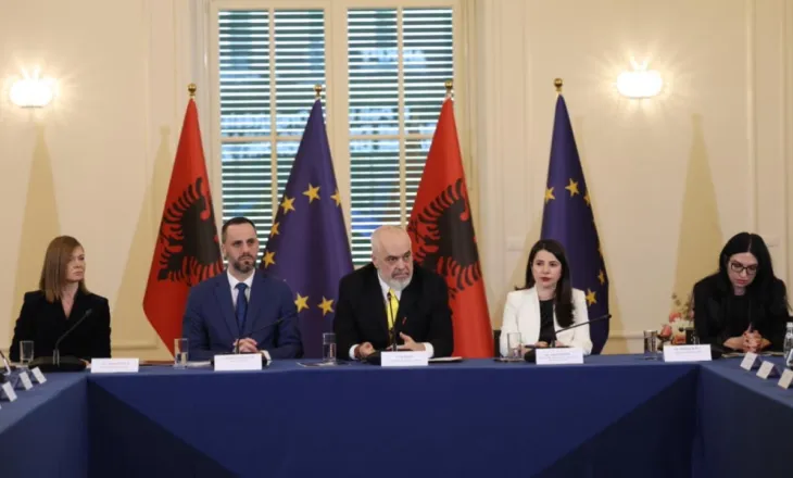 “Të gjithë në paraburgim për shpërdorim detyre”/ Rama ironizon gjyqtarët dhe prokurorët: Po na bëni surpriza