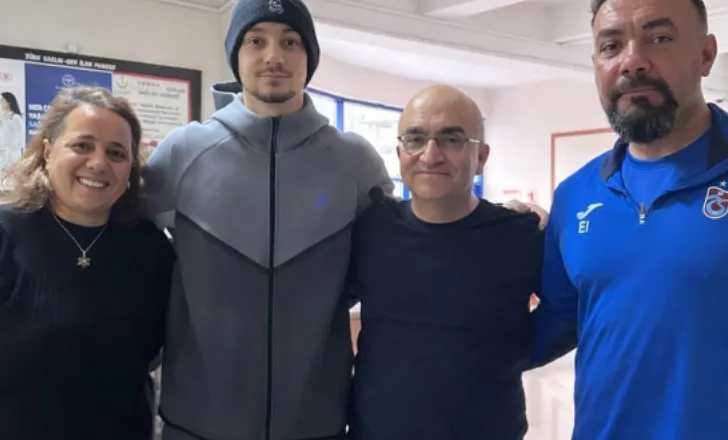 Të gjithë të dashuruar pas Muçit, postojnë foto edhe nga spitali