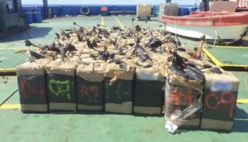 Të koordinuar me ShBA/ Marina franceze sekuestron 2.4 ton kokainë në Paqësor