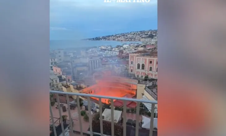 Teatri në Napoli përfshihet nga flakët, disa persona përfundojnë në spital nga asfiksia
