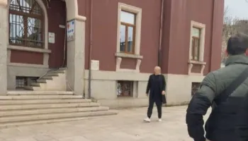 Tension në Durrës: Qytetarë protestë kundër projektit “TID”, mbërrin kryeministri Edi Rama në Bashki