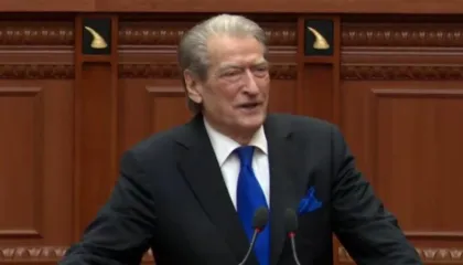 Tensione në Kuvend/ Berisha “shpërthen” nga foltorja: Po mbroni vit*et e Belindës! Peleshi i ndërpret fjalën (VIDEO)