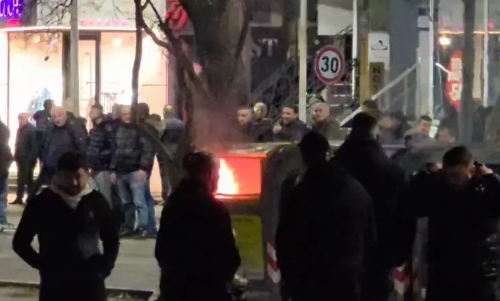 Tensione te Kuvendi, një tjetër protestues i lënduar nga gazi lotsjellës