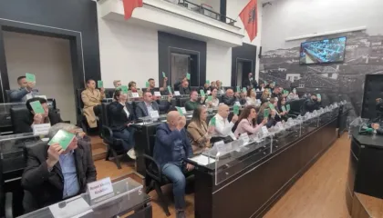 Tensionet për projektin ‘TID’ në Durrës, shtyhet mbledhja e Këshillit Bashkiak
