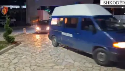 Tentativë grabitjeje në degën e Postës në Shkodër, thyhen xhamat