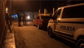 Tentoi grabitjen e një filali të Postës Shqiptare dhe një marketi brenda 15- minutave, akoma në kërkim në Shkodër…