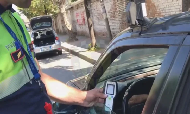 Tentonin t’i shmangeshin testit të alkoolit duke korruptuar policinë, arrestohen 6 shoferë të dehur