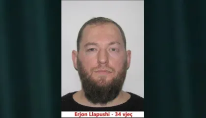 Tentuan të heqin përgjuesin në banesën e Erjon Llapushit, Policia procedon detektiven private dhe një person tjetër