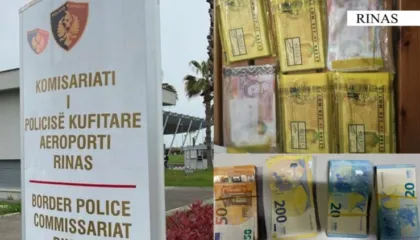 Tentuan të kalonin 26 mijë euro dhe paundë të padeklaruar në Rinas, e pësojnë dy persona