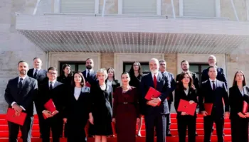 “Tërmeti” qeveritar! Zëvendësime me “hyrje” të reja, kush i rezistoi “furtunës” së ndryshimeve në kabinet (EMRAT-FOTO)