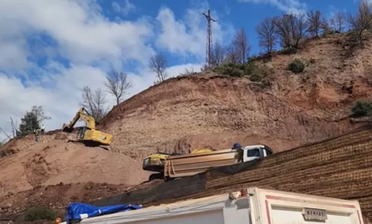 Terreni është i paqëndrueshëm, ARRSH njoftim zyrtar për aksin Përrenjas-Librazhd: Do kryhet rivlerësim gjeologjik