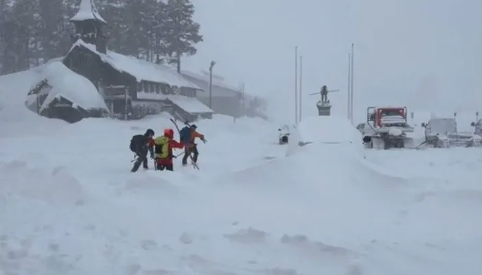 Tetë skiatorë humbin jetën në Kaliforni, i mori orteku para