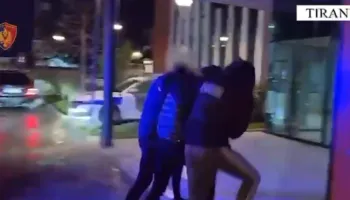 Theu masën e arrestit shtëpiak dhe dhunoi një mjek, arrestohet 28-vjeçari në Tiranë (EMRI-VIDEO)