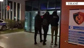 Theu masën e arrestit shtëpiak dhe dhunoi një mjek, pranga 28-vjeçarit në Tiranë