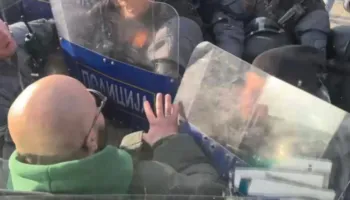 Thirrje raciste ndaj shqiptarëve në ndeshjen Vardari-Bashkimi, përplasjet vazhduan jashtë fushës me policinë