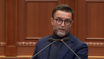 ”Tirana s’mund të jepet si qokë”/ Braçe kritika të forta: Kryeqyteti ka nevojë për ndryshim radikal në mënyrën e..