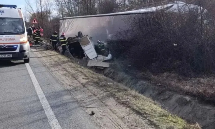 Tjetër tragjedi rrugore në Rumani, tre persona humbin jetën pranë vendit ku ndodhi aksidenti fatal me tifozët e PAOK-ut