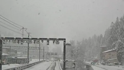 Tmerr në Zvicër! Një ortek përmbys trenin dhe lë dhjetëra të plagosur