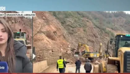 Tmerri në kthesat e Dragostunjës/ Shoferët për SYRI TV: Si ‘Benz’-i i shpëtoi për sekonda masivit të gurëve që ranë nga mali