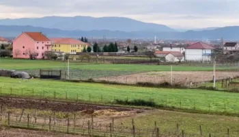 Toka bujqësore në rrethinat e Tiranës kushton deri në 100 euro/m2, rreth 70 herë mbi mesataren e BE