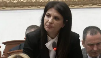 Topalli: Kur hyra për herë të parë në Kuvend, PS përfaqësohej nga Nano e Agolli, sot ka përfunduar me Zegjinenë