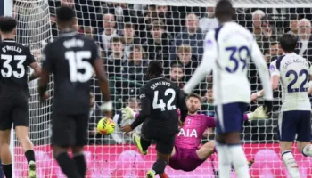 Tottenham shumë dobët, Man. City mjaftohet me dy gola për pjesën e parë (video)