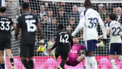 Tottenham shumë dobët, Man. City mjaftohet me dy gola për pjesën e parë (video)
