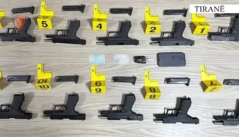 Trafikoi drejt Shqipërisë 12 pistoleta nga Kosova, vihet në pranga 27-vjeçari! Armët do të shiteshin në Fresk