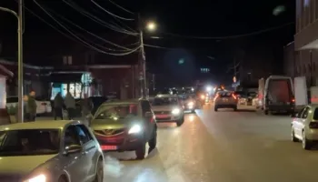 Trafiku kilometrik në aksin Maliq – Moglicë, policia bllokon qarkullimin në hyrje të Maliqit