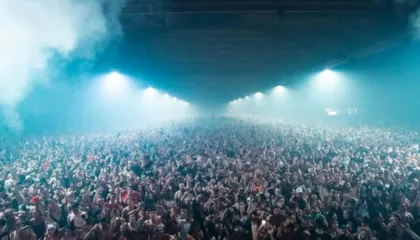 Tragjedi në festivalin e muzikës/ Një person vdes nga mbidoza e drogës, gjashtë të tjerë transportohen në spital