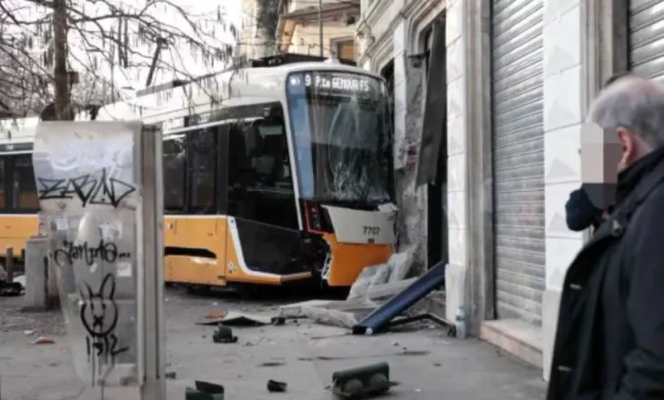 Trami përplaset me një ndërtesë në Milano, raportohet për të plagosur