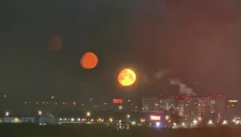 Tre… hëna ndriçuan qiellin e Moskës, fenomeni i rrallë i parahënës