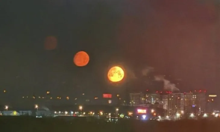 Tre… hëna ndriçuan qiellin e Moskës, fenomeni i rrallë i parahënës