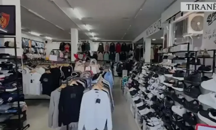 Tregtonte veshje kontrabandë me logo false, arrestohet administratorja e dyqanit, vlera e mallit 40 mijë euro