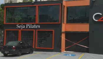 Tronditëse/ Pishina e helmuar me kimikate, ndërron jetë 27-vjeçarja që po mësonte not, në gjendje të rëndë bashkëshorti i saj