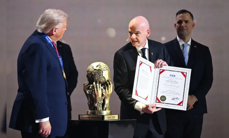 “Trump e meriton atë çmim”, Infantino nuk i trembet bojkotit, “zbutet” edhe për Rusinë (VIDEO)