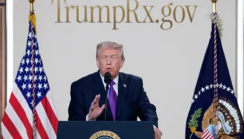 Trump hap faqe interneti për shitjen direkte të barnave, ja çfarë synohet