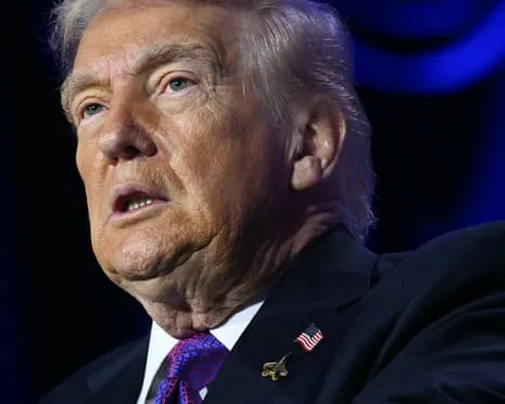 Trump jep shpjegime kontradiktore për praninë e Tulsi Gabbard në bastisjen e FBI-së në Gjeorgji