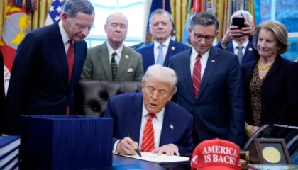 Trump kërcënon me tarifa 25% për ata që tregtojnë me Iranin, pavarësisht bisedimeve diplomatike me Teheranin