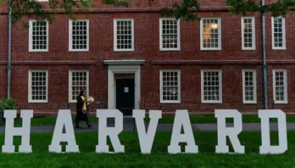 Trump kërkon 1 miliard dollarë dëmshpërblim nga Harvardi