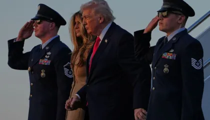 Trump mbështet ndryshimin e regjimit në Iran, dërgon aeroplanmbajtëse të dytë