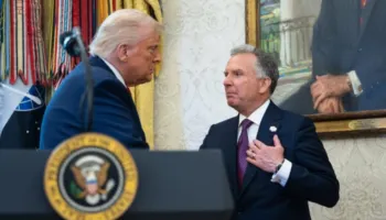 Trump mes diplomacisë dhe sulmit, vendimi për Iranin varet nga raporti i të dërguarve të tij