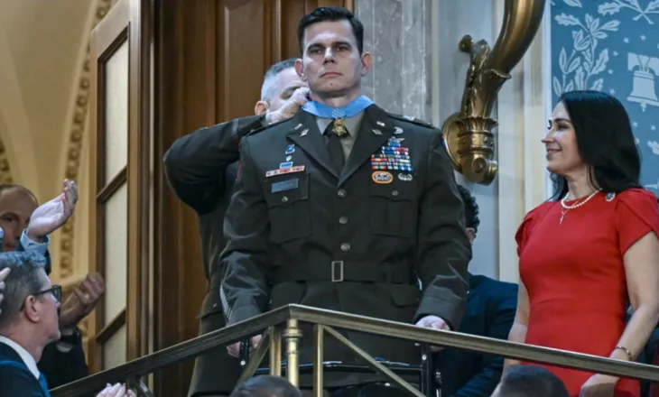 Trump nderon pilotin e plagosur në operacionin kundër Maduros: Ai u qëllua katër herë, gjë që i theu këmbën